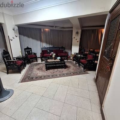 انا المالك، شقتين مفتوحين على بعض ٢٨٥ متر بجسر السويس و بها عدادين