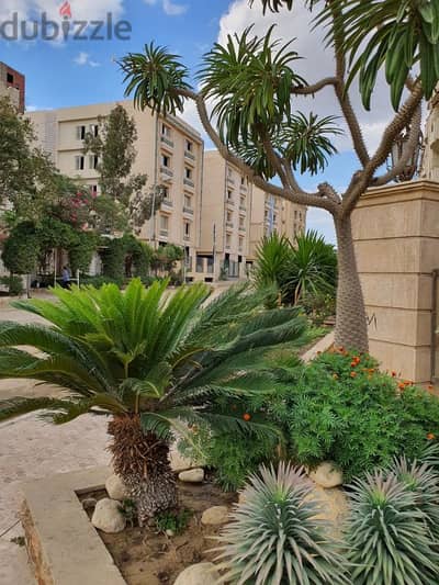 شقة للبيع بالمقطم بجوار سكودا