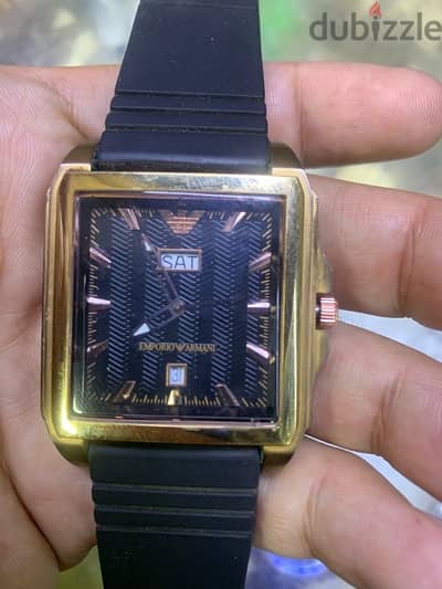ساعة emporio armani اليوم والتاريخ
