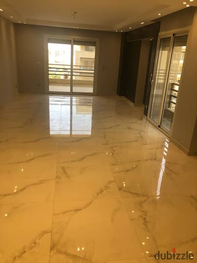 شقة راقية للإيجار بالمطبخ و التكيفات و دريسينج 185م كمبوند ذا سكوير