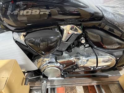 SUZUKI BOULEVARD 2024
