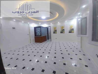 شقه الدور الأرضي مدخل خاص في العجمي شاطئ النخيل خطوات من البحر تشطيب الترا لوكس
