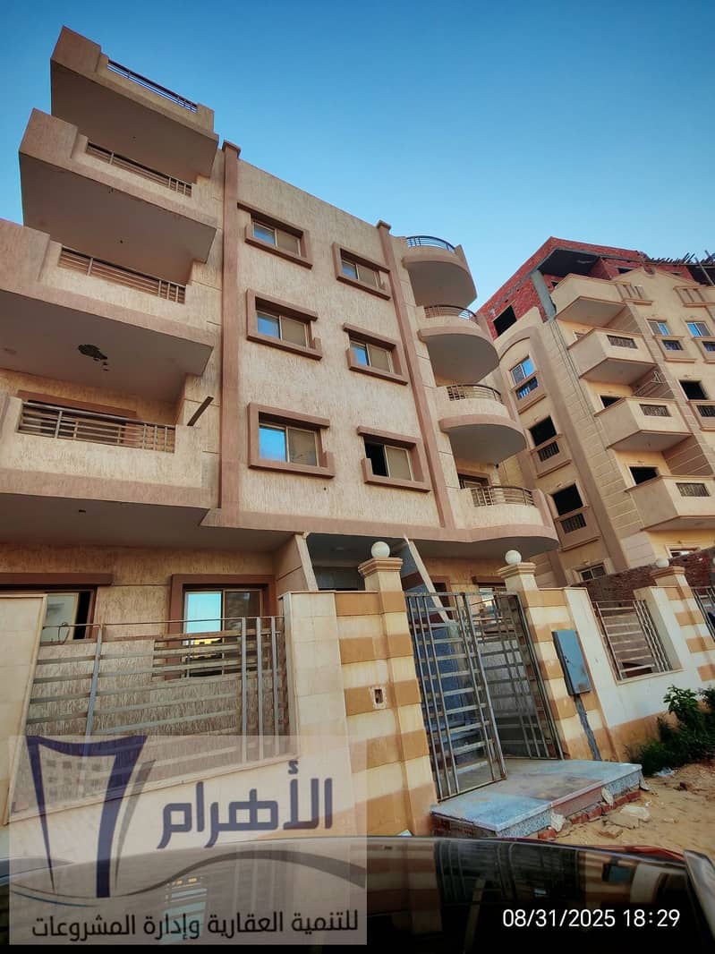 6 Bedrooms 240 sq.M Apartment for sale 2,400,000 EGP in Hadayek October, Giza