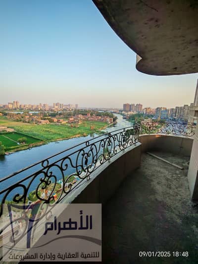 شقة بانوراما نصف تشطيب على النيل بالكامل على شارع البحر الأعظم للبيع