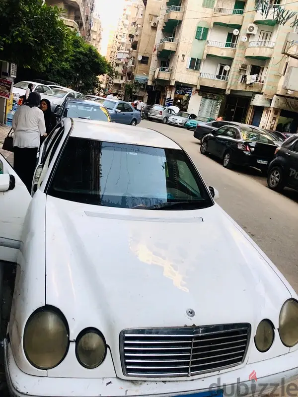 Mercedes-Benz E200 200063701710938625121