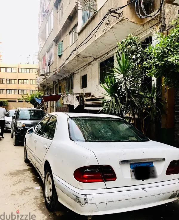 Mercedes-Benz E200 200063701710938625122