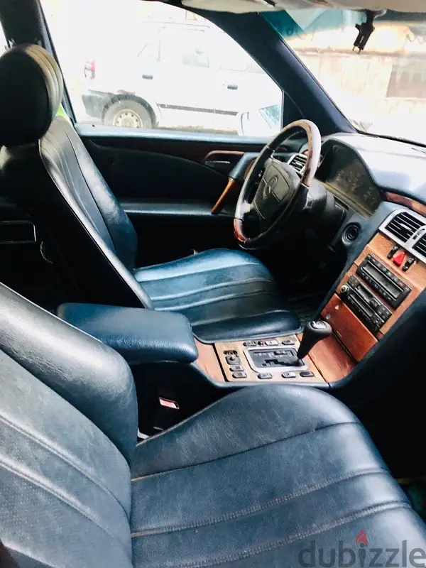 Mercedes-Benz E200 200063701710938625123