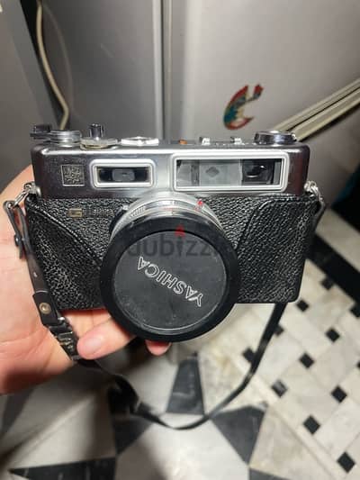 للبيع كاميرا عتيقة نادرة – Yashica Electro 35