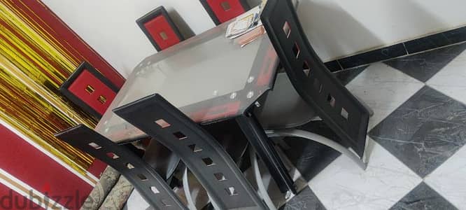 تربيزة سفرة  معدن في زجاج