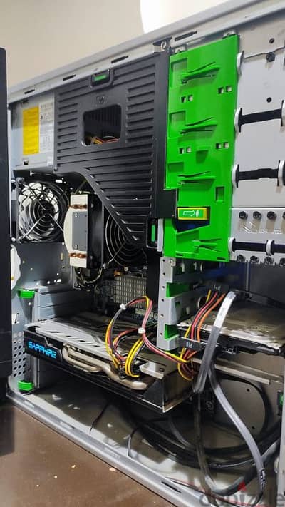 HPZ400  + شاشه سامسمونج 24 بوصه بمشتمالاتها