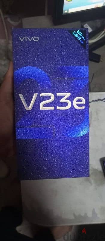 vivo23e بدون خدش و معاه10جرابات و مشتملاته