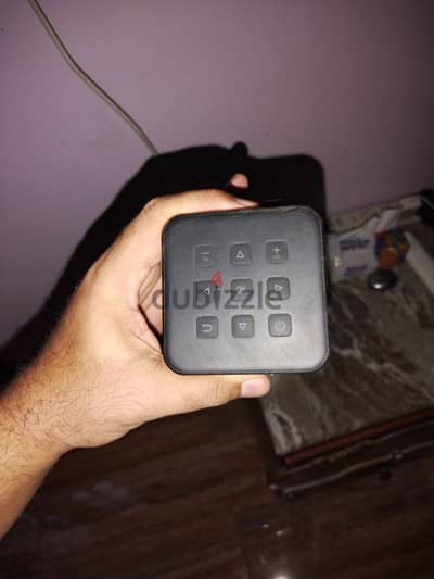 بريجيكتور باينتك p20 4k حجم صغير يعمل بالبطارية يمكن نقله اي مكان