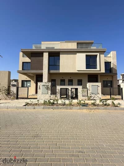 The last twin villa with high-end finishing, "immediate" receipt at an attractive price - in SODIC near EMAAR