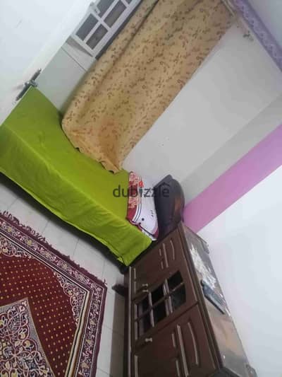 شقه مفروشه في المعادي قريبه للمترو وميدان الحريه دور 4سلم 2نوم صاله حمام مطبخ غاز طبيعي