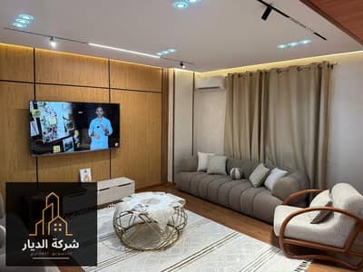 شقة بشارع جامعة الدول العربية الرئيسى  بالمهندسين للبيع                                                                                              ,