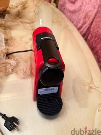للبيع ماكينة قهوة Nespresso استعمال خفيف