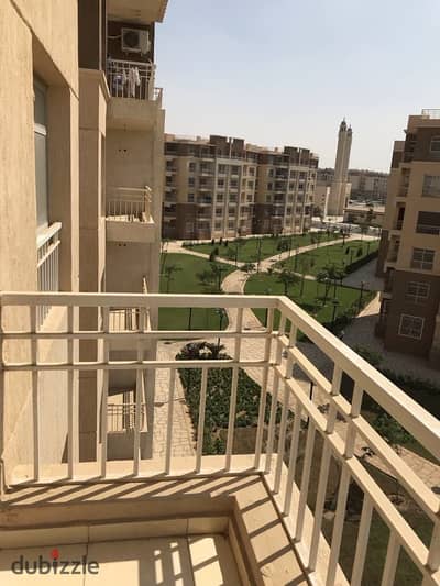For rent, an apartment of 116 meters with a garden view next to all season park