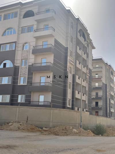 شقة للبيع في كمبوند Green Town أرض الجمعيات 135م - القاهرة الجديدة