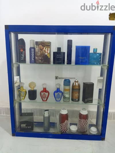 بترينة للتعليق تصلح للعطور والساعات والهدايا