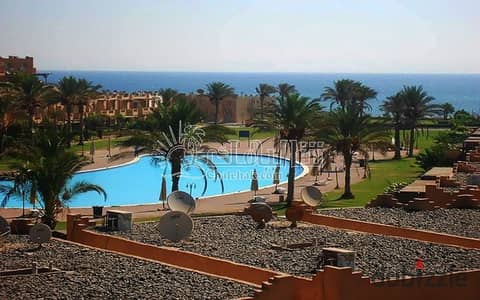 Furnished chalet for sale in Stella Sea View 1, Ain Sokhna – Second Plateau, with a stunning view of the sea and swimming pool. Immediate delivery.