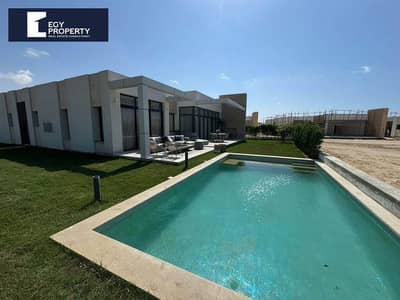 بموقع خيالي فيلا بحمام سباحة خاصمتشطبة بالكامل استلام فوري للبيع في Silver Sands  - الساحل الشمالي
