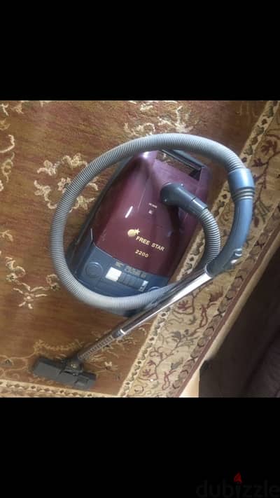 مكنسة كهربائية ٢٢٠٠ واط