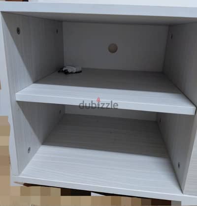 طرابيزة تلفزيون مكتبة
