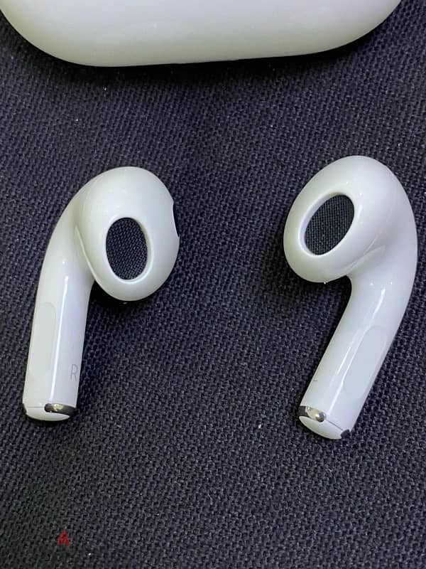 Apple AirPods 3 Form Apple Store USA 6
