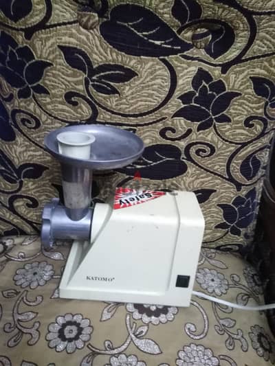 مفرمة لحمة ايطالي ماركة katomo 220 وات اصلية مفرمة لحمة ايطالي ماركة katomo 220 وات اصلية
