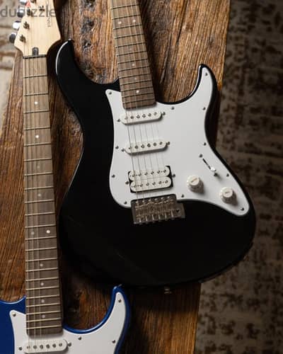 New packaged yamaha pacifica 012 + stand and more stuff