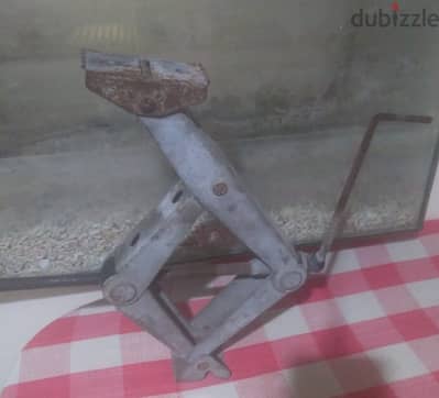 كوريك مقص بحالة ممتازة