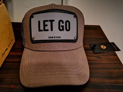 Levai & Loris Cap