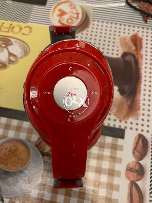 Beats Bluetooth headsets in Excellent condition, Red & White 3