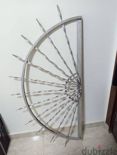 حربة حديد شماسة (فاصل بين الجار)