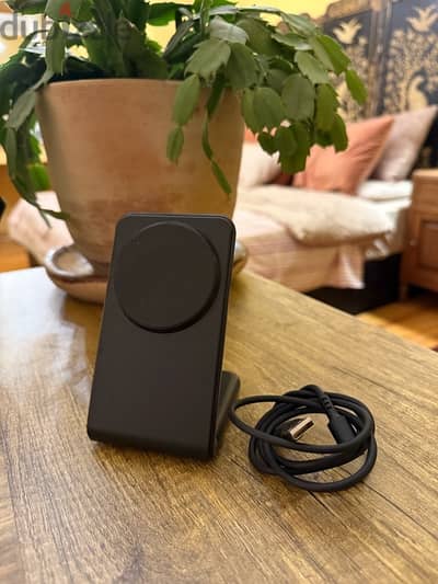 Magnetic Wireless Charging Stand