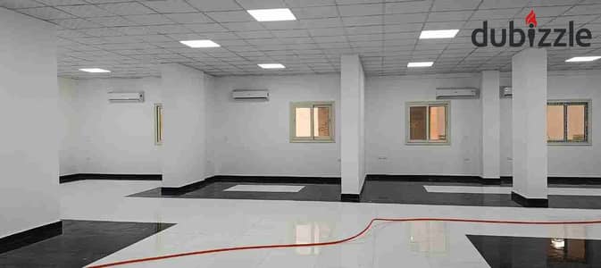 محل مرخص تجاري للبيع 650م  بشارع مكرم عبيد الرئيسى بالتكيفات بمول اداري بالكامل