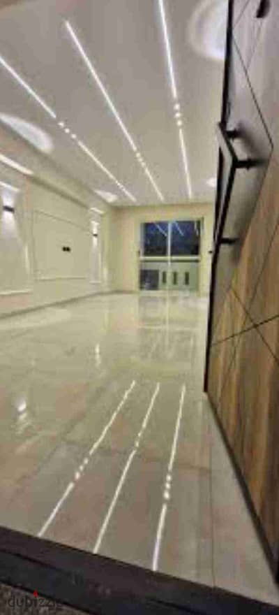 للشركات والمقرات الادارية بيزمنت200م بجنينه ومدخل خاص بجوار سفن ستارز والمحكمه بفيلات الحى الثالث هاى سوبرلوكس