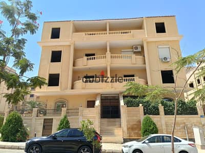 بافضل لوكيشن بالشروق 1 بحى نادى هليوبوليس خطوات من اكاديميه الشروق والجامعه البريطانيه امتلك شقة 207م واجهة بنصف تشطيب على المحارة من المطور مباشر