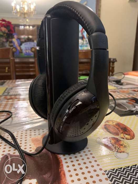 Headset Wired speaker with mic exactly as new 1