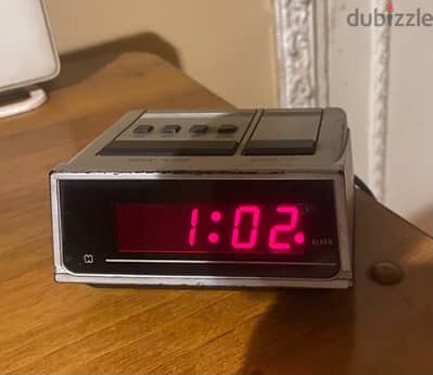 old ventage electric alarm ساعه و منبه كهربائي