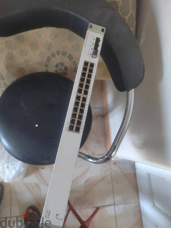 Cisco switch 24 port New Condition 2
