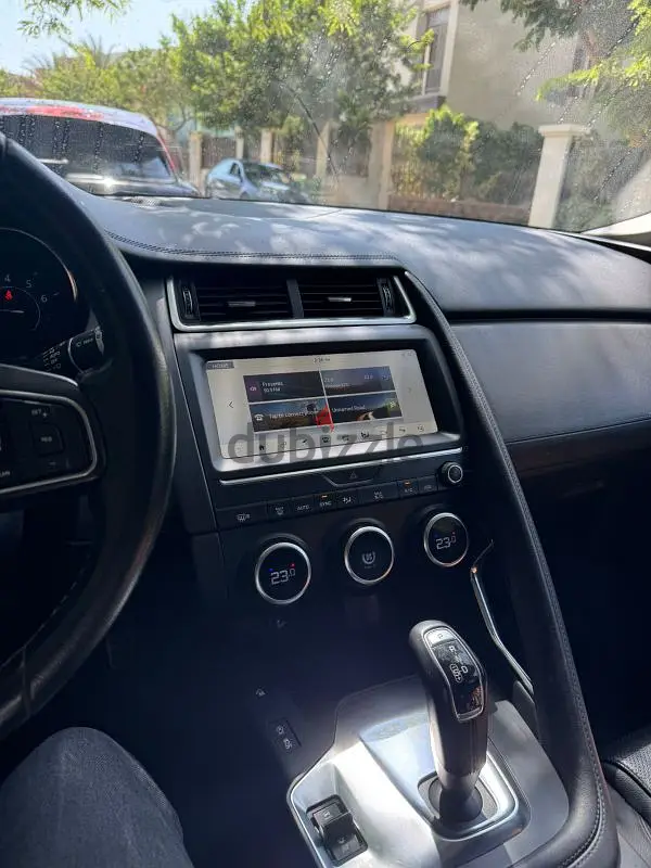 جاكوار إى بيس 201863748561449217125