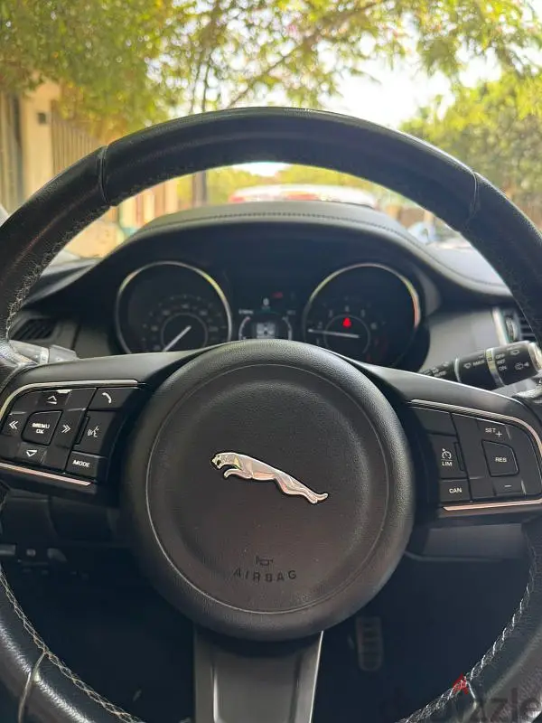 جاكوار إى بيس 201863748561449217126