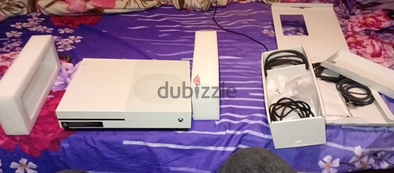 Xbox one s 1TB 4