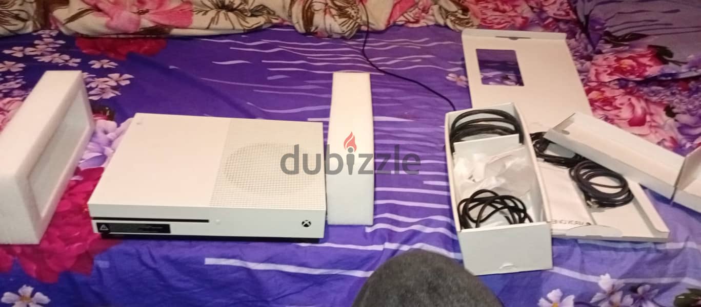 Xbox one s 1TB 5