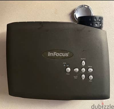 بروجبتكور infocus يحتاج صيانه