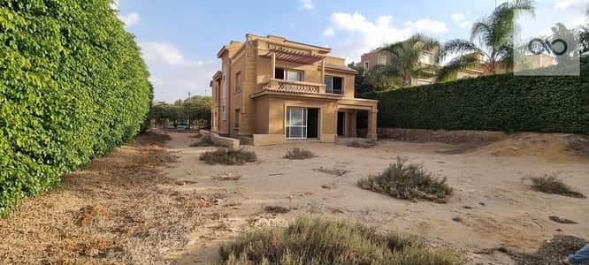 فيلا ستاند ألون في كمبوند متكامل الخدمات، الفيلا في بيلاجيو على مساحة أرض 850م ومباني 550م. تتميز بالخصوصية الكاملة والمساحات كبيرة