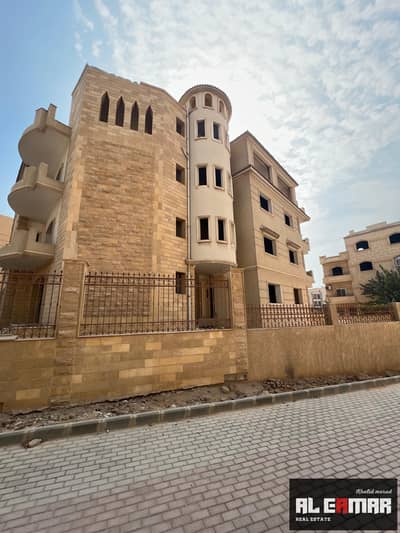 Villa for sale  In the Villas and Palaces area  6th of October, West of Sumed