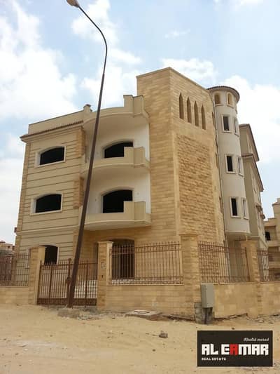 فيلا للبيع   في منطقه الفيلل والقصور   6اكتوبر غر ب سوميد