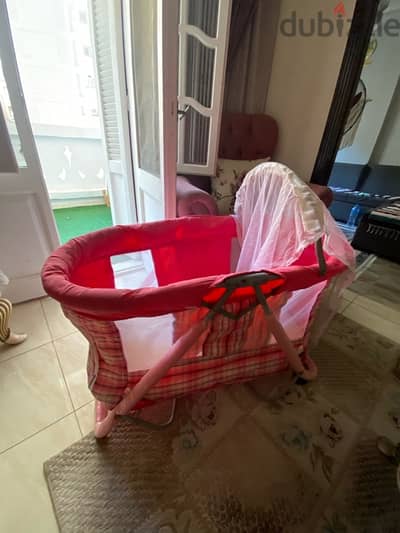 سرير اطفال حاله ممتازه